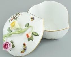 Herendi Rotschild mintás szív alakú bonbonniere, rózsákkal. Kézzel festett, jelzett, kopásnyomokkal....