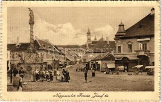 1913 Nagyszombat, Tyrnau, Trnava; Ferenc József tér, piac, Szentháromság szobor, Tausky J. fiai utóda divatáru raktár üzlete / market square, shop, Trinity statue