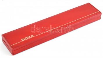Doxa 1963. kissé foltos számlappal, új bőr szíjjal, működő állapotban, hozzá gyári doboz d: 32 mm