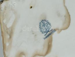 Herendi malacokat vivő fiú (Vastaghné), kézzel festett, kopásnyomokkal, jelzett, m:19 cm