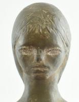 Pikler István (1938): Ülő lány. Terrakotta, mázas. jelzett, hibátlan. 33,5 cm