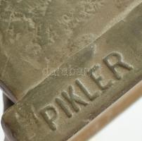 Pikler István (1938): Ülő lány. Terrakotta, mázas. jelzett, hibátlan. 33,5 cm