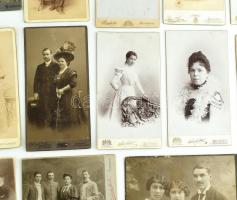 cca 1880-1910 Vizitkártyák, kabinetfotók, 25 db (túlnyomórészt) keményhátú fotó különböző műtermekbő...