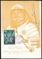 Farkas Bertalan magyar űrhajós aláírása alkalmi levezőlapon