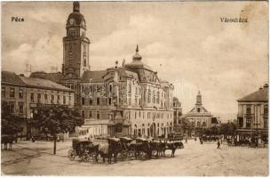 Pécs, Városháza, villamos, Steiner Simon üzlete, Takarékpénztár. Vasúti levelezőlapárusítás 1914. (fl)