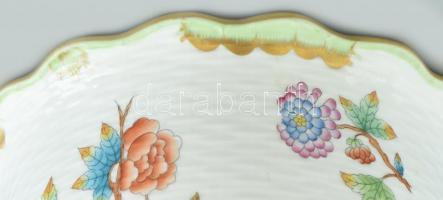 Herendi Viktória mintás, háncs nyomott kaspó. Kézzel festett, jelzett, kopásnyomokkal. d:18,5 cm, m:...