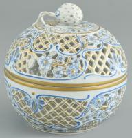 Herendi CORB mintás áttört bonbonniere eperfogóval. Kézzel festett porcelán. Jelzett. kopásnyomokkal. m: 12 cm, d: 12 cm