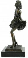 Francois Rude jelzéssel: Lányka. Öntött, patinázott bronz, márvány talpon. Utánöntés. m: 30 cm