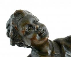 Jelzés nélkül: Galambot fogó fiú. Öntött, patinázott bronz, márvány talpon. Utánöntés. Párizsi öntöd...