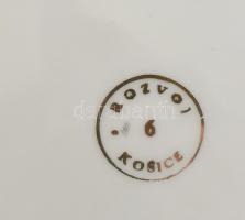 Dísztányér, Kosice címerével, matricás porcelán, kopásnyomokkal, jelzett, d: 30 cm