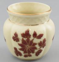 Zsolnay porcelán bordó virágmintás mini kaspó, kézzel festett, jelzett, apró kopásnyomokkal, m: 6,5 cm