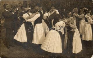 1911 Eger, szüreti mulatság, tánc. photo (EK)