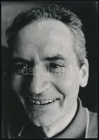 cca 1978 Botta Dénes (1921-2010) budapesti fotóművész hagyatékából 1 db vintage fotó (Önarckép halszem objektívvel), 24x17 cm