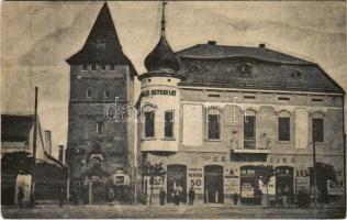 Nagyszalonta, Salonta; Arany múzeummá átalakított Csonkatorony és az Arany Emlék Egyesület bérháza, Arany János szobor, Wessely és Biró üzlete / street view with János Arany Memorial Museum and shops (fa)