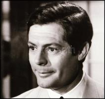 cca 1980 Marcello Mastroianni (1924-1996) olasz színészről készült 3 db NEGATÍV, 6,4x4,5 cm és 5,2x5,2 cm között