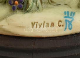 Vivica jelzéssel: Bukolikus pár. Műgyanta, fa talapzaton. 17 cm