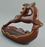 Zsolnay ugró szarvas (Jamboree 1933) hamutál. Mázas kerámia, jelzett, hibátlan. 19x17 cm