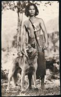 cca 1950 Maugli, a farkaskölyök, 1 db produkciós filmfotó, felülete nem hibátlan, 22,8x14 cm