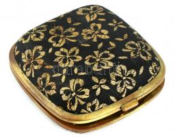 Európa úti óra, mechanikus szerkezettel, működik, kopott, 7,5x7,5cm