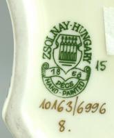 Zsolnay virág mintás hamutálka. Kézzel festett, jelzett, hibátlan d: 9 cm, m: 4 cm