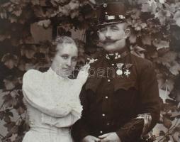 cca 1900. 3 db kitüntetésekkel dekorált katona fotója 10x16 cm, Egyik keretben