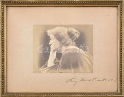 Lucy Hoesch Ernst (1864-1944) gyermekpszichológus aláírt és dedikált fotója Vértes O. József (1881-1953) pszichológusnak. Üvegezett keretben. / Autograph signed photo of psychologist in glazed frame 26x21 cm