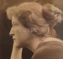 Lucy Hoesch Ernst (1864-1944) gyermekpszichológus aláírt és dedikált fotója Vértes O. József (1881-1...