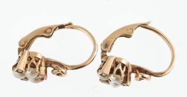 Arany (Au) 14K gyöngyökkel díszített fülbevalópár, jelzett, d: 0,8 cm, bruttó: 2,3 g