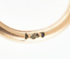 Arany (Au) 14K gyöngyökkel díszített fülbevalópár, jelzett, d: 0,8 cm, bruttó: 2,3 g