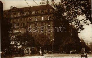 Budapest V. Astoria szálló, 75-ös villamos, lovaskocsik, Magyar leszámítoló és pénzváltó bank, Glass Viktor üzlete