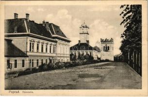 Poprád (Magas-Tátra, Vysoké Tatry); Námestie / tér, régi harangtorony / street view, old bell tower