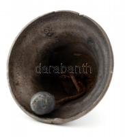 Fém csengő, peremén kisebb sérülésekkel, m: 7,5 cm