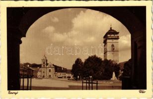 1942 Rozsnyó, Roznava; Fő tér, Rákóczi őrtorony, irredenta propaganda, Gróf Andrássy Dénesné (Franciska grófnő) szobra / watchtower with Hungarian irredenta propaganda, statue