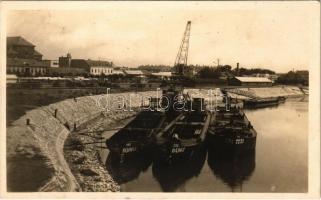 1940 Komárom, Komárno; kikötő, uszályok / port, barges