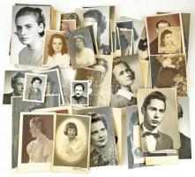 Régi korok portréi, 91 db portréfotó, vegyes méretben