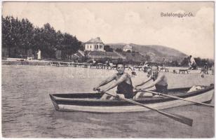 1928 Balatongyörök, férfiak evezős csónakban, háttérben strand, fürdőzők, nyaraló, villa. Kálmán fényképész (fl)