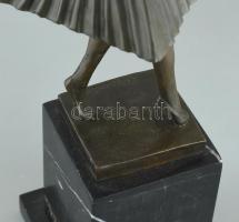 Chiparus jelzéssel: Táncos. Öntött, patinázott bronz, márvány talpon. m: 44 cm
