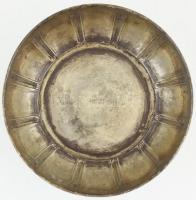 Ezüst (Ag) kínáló tál. Jelzett. Kopott. Nettó: 184g, d: 16 cm, m: 6,5cm