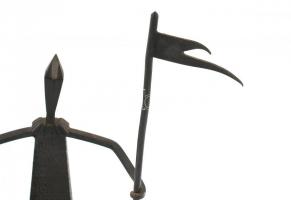 Mátrai Sándor: Iparművész réz gyertyatartó. Lovag. m: 27 cm