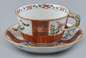 Antik Herendi Gödöllő mintás teáscsésze aljjal, kézzel festett porcelán, jelzett, kopott, apró gyári tűzrepedéssel, csésze m: 6,5 cm, csésze alj d: 16 cm. XIX. század második fele.