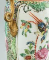 Antik kínai váza, kézzel festett porcelán, bronz foglalatban, foglalat lötyög, kopott, jelzés nélkül...