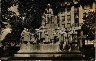 Budapest V. Vörösmarty Mihály szobor