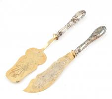 Ezüst(Ag) nyelű tortalapát és kés, sérült, kopásnyomokkal, h: 27-28 cm