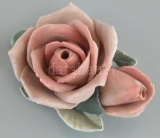 Ens porcelán rózsa. Kézzel festett, jelzett, sérült. 8 cm