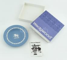 Wedgwood bisquit porcelán tálka, ló motívummal, jelzett, hibátlan, eredeti dobozában, d: 17,5 cm