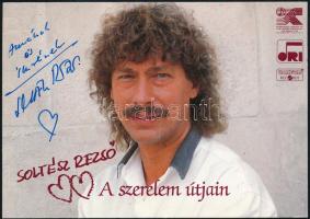 Soltész Rezső (1945- ) énekes, dalszerző autográf aláírása őt ábrázoló fotón