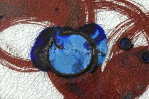 B 1968 jelzéssel: Kompozíció. Üvegmázas samottos, festett kerámia. Oldalán hátulról apró lepattanás....