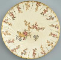 Sarreguemines France XV. Louis, francia, fajansz, süteményes tányér. 1890-1910 között. Kézzel festett, jelzett, kis kopásokkal. d: 18,5 cm