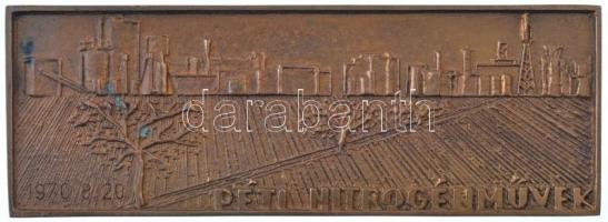 ~1970-1980. Péti Nitrogénművek egyoldalas, öntött bronz plakett (148x52mm) T:2