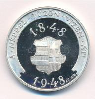 1948. "Petőfi Sándor / A néppel tüzön-vizet át 1848-1948" jelzett Ag emlékérem kapszulában...